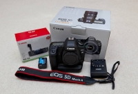 Canon EOS 5D Mark III Digital SLR Camera (Body Only)----900Euro